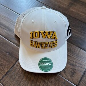 Iowa Hawkeyes NWT Legacy off white‎ Adjustable Strap Hat